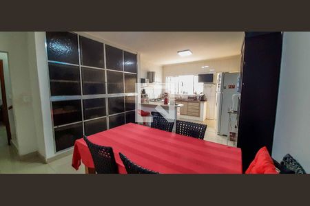 Casa à venda com 278m², 3 quartos e 4 vagas Casa à venda com 278m², 3 quartos e 4 vagasCozinha