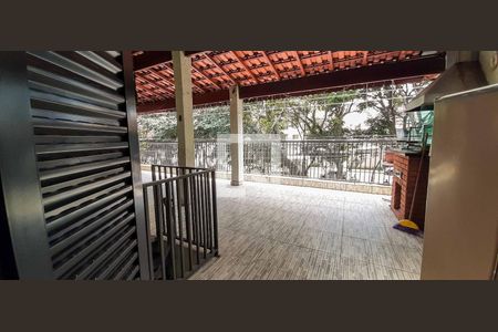 Casa à venda com 278m², 3 quartos e 4 vagas Casa à venda com 278m², 3 quartos e 4 vagasSacada