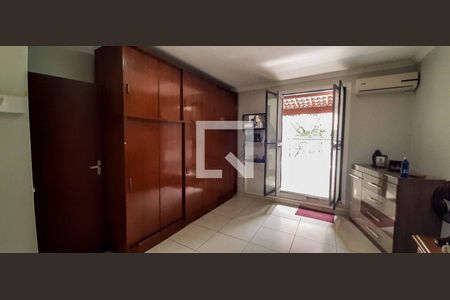 Casa à venda com 278m², 3 quartos e 4 vagas Casa à venda com 278m², 3 quartos e 4 vagasQuarto 1