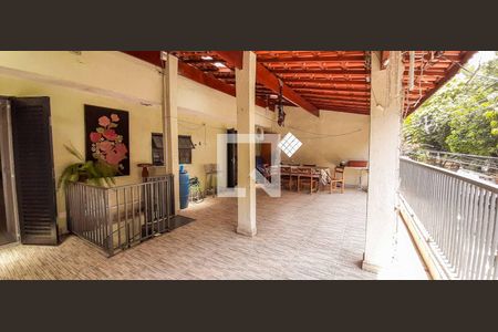 Casa à venda com 278m², 3 quartos e 4 vagas Casa à venda com 278m², 3 quartos e 4 vagasÁrea de Serviço