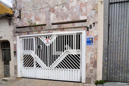 Casa à venda com 230m², 3 quartos e 1 vaga Casa à venda com 230m², 3 quartos e 1 vagaFachada