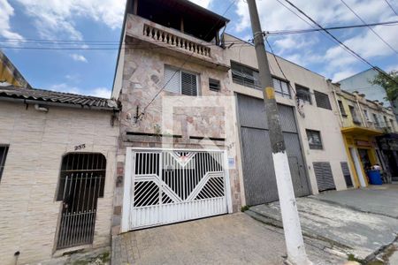 Casa à venda com 230m², 3 quartos e 1 vaga Casa à venda com 230m², 3 quartos e 1 vagaFachada