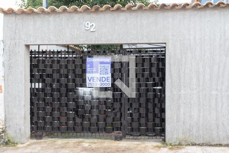 Casa à venda com 180m², 3 quartos e 6 vagasPlaquinha Instalada