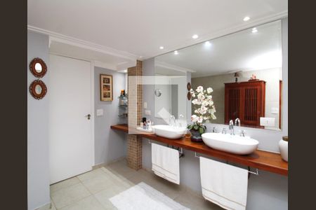 Casa para alugar com 500m², 4 quartos e 6 vagasBanheiro da Suíte 2