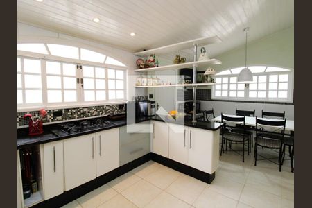 Casa para alugar com 500m², 4 quartos e 6 vagasCozinha