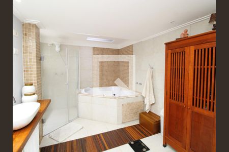 Casa para alugar com 500m², 4 quartos e 6 vagasBanheiro da Suíte 2