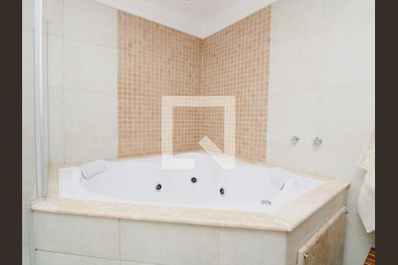 Casa para alugar com 500m², 4 quartos e 6 vagasBanheiro da Suíte 2