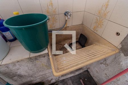 Casa à venda com 200m², 3 quartos e 2 vagasCasa fundo - Área de serviço 2