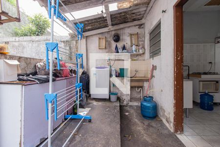 Casa à venda com 200m², 3 quartos e 2 vagasCasa fundo - Área de serviço 2