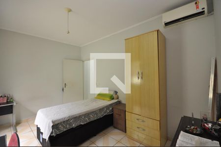 Casa à venda com 312m², 3 quartos e 2 vagasQuarto 3