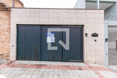 Casa à venda com 200m², 4 quartos e 2 vagas Casa à venda com 200m², 4 quartos e 2 vagasPlaquinha