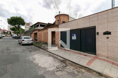 Casa à venda com 200m², 4 quartos e 2 vagas Casa à venda com 200m², 4 quartos e 2 vagasFachada