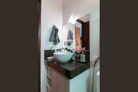 Casa à venda com 200m², 4 quartos e 2 vagas Casa à venda com 200m², 4 quartos e 2 vagasBanheiro Suite