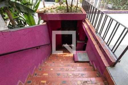 Casa para alugar com 192m², 3 quartos e 1 vaga Casa para alugar com 192m², 3 quartos e 1 vagaEscada de Entrada