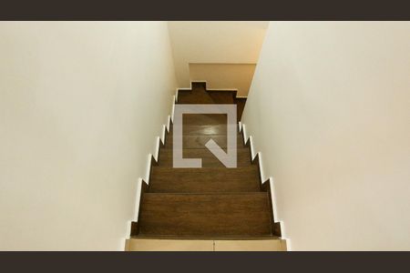 Escada de casa de condomínio para alugar com 3 quartos, 80m² em Vila Bela, São Paulo