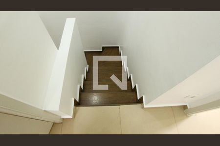 Casa de condomínio para alugar com 80m², 3 quartos e 2 vagas Casa de condomínio para alugar com 80m², 3 quartos e 2 vagasEscada