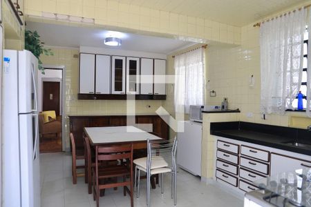 Casa à venda com 320m², 3 quartos e 4 vagas Casa à venda com 320m², 3 quartos e 4 vagasCozinha