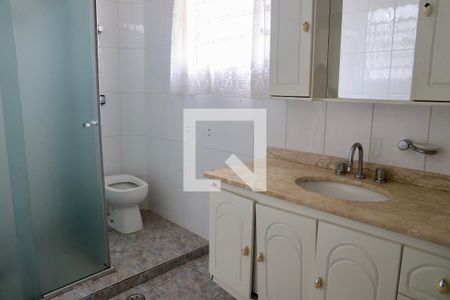 Casa à venda com 320m², 3 quartos e 4 vagas Casa à venda com 320m², 3 quartos e 4 vagasBanheiro da Suíte