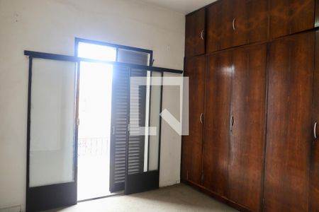 Casa à venda com 320m², 3 quartos e 4 vagas Casa à venda com 320m², 3 quartos e 4 vagasQuarto 2