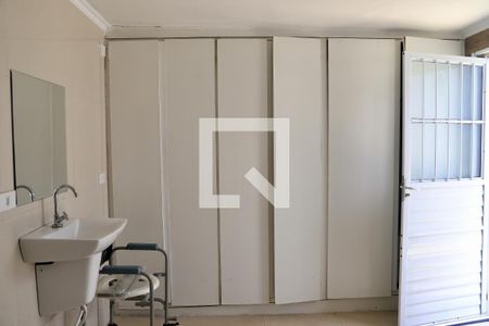 Casa à venda com 320m², 3 quartos e 4 vagas Casa à venda com 320m², 3 quartos e 4 vagasBanheiro externo
