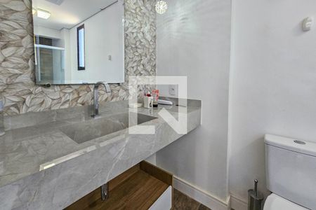 Apartamento para alugar com 300m², 3 quartos e 2 vagas Apartamento para alugar com 300m², 3 quartos e 2 vagasBanheiro da suíte 1