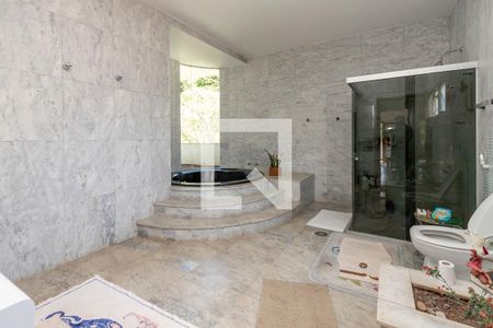 Casa para alugar com 400m², 3 quartos e 5 vagas Casa para alugar com 400m², 3 quartos e 5 vagasBanheiro da Suíte