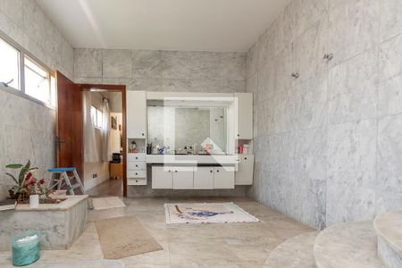 Casa para alugar com 400m², 3 quartos e 5 vagas Casa para alugar com 400m², 3 quartos e 5 vagasBanheiro da Suíte