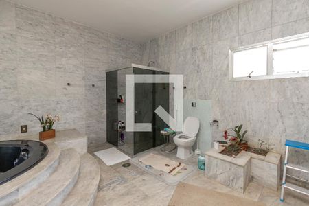 Casa para alugar com 400m², 3 quartos e 5 vagas Casa para alugar com 400m², 3 quartos e 5 vagasBanheiro da Suíte