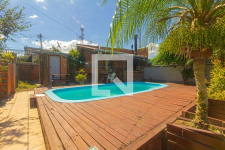 Casa à venda com 320m², 3 quartos e 3 vagas Casa à venda com 320m², 3 quartos e 3 vagasPiscina