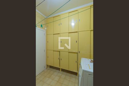 Casa à venda com 320m², 3 quartos e 3 vagas Casa à venda com 320m², 3 quartos e 3 vagasLavanderia