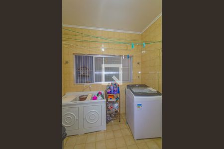 Casa à venda com 320m², 3 quartos e 3 vagas Casa à venda com 320m², 3 quartos e 3 vagasLavanderia