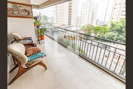 Apartamento à venda com 110m², 3 quartos e 3 vagas Apartamento à venda com 110m², 3 quartos e 3 vagasVaranda