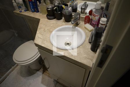 Casa à venda com 130m², 3 quartos e 3 vagasBanheiro Suíte 2