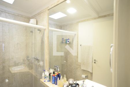 Casa à venda com 130m², 3 quartos e 3 vagasBanheiro Suíte 2