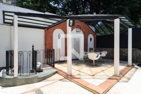 Casa à venda com 400m², 4 quartos e 4 vagas Casa à venda com 400m², 4 quartos e 4 vagasÁrea externa