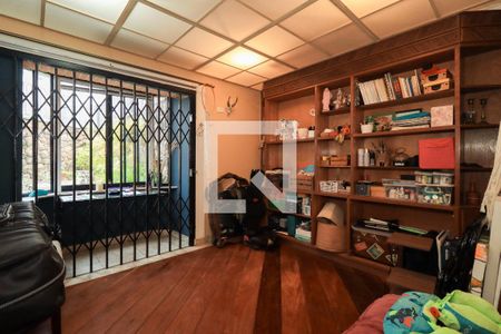 Casa à venda com 400m², 4 quartos e 4 vagas Casa à venda com 400m², 4 quartos e 4 vagasEscritório