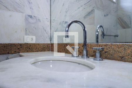 Casa à venda com 400m², 4 quartos e 4 vagas Casa à venda com 400m², 4 quartos e 4 vagasBanheiro