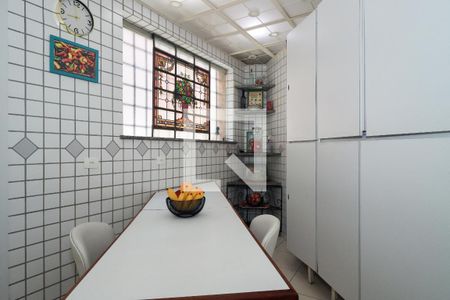 Casa à venda com 400m², 4 quartos e 4 vagas Casa à venda com 400m², 4 quartos e 4 vagasCozinha