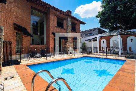 Casa à venda com 400m², 4 quartos e 4 vagas Casa à venda com 400m², 4 quartos e 4 vagasÁrea externa