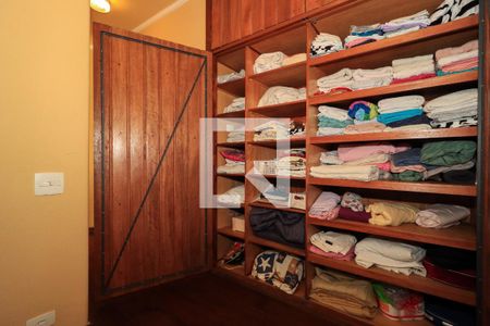 Casa à venda com 400m², 4 quartos e 4 vagas Casa à venda com 400m², 4 quartos e 4 vagasCorredor