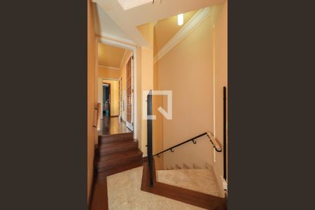 Casa à venda com 400m², 4 quartos e 4 vagas Casa à venda com 400m², 4 quartos e 4 vagasCorredor