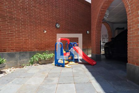 Casa à venda com 400m², 4 quartos e 4 vagas Casa à venda com 400m², 4 quartos e 4 vagasÁrea externa