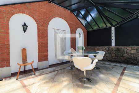 Casa à venda com 400m², 4 quartos e 4 vagas Casa à venda com 400m², 4 quartos e 4 vagasÁrea externa