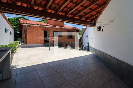 Casa à venda com 400m², 4 quartos e 4 vagas Casa à venda com 400m², 4 quartos e 4 vagasÁrea externa