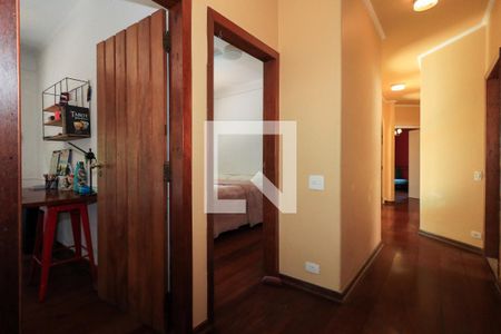 Casa à venda com 400m², 4 quartos e 4 vagas Casa à venda com 400m², 4 quartos e 4 vagasCorredor