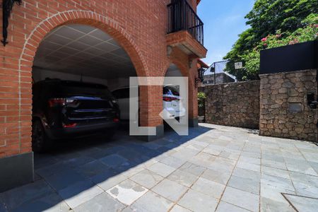 Casa à venda com 400m², 4 quartos e 4 vagas Casa à venda com 400m², 4 quartos e 4 vagasGaragem