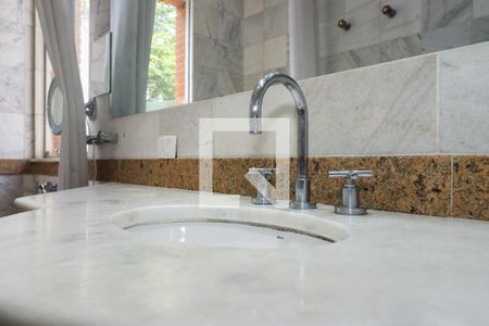 Casa à venda com 400m², 4 quartos e 4 vagas Casa à venda com 400m², 4 quartos e 4 vagasBanheiro da Suíte 1