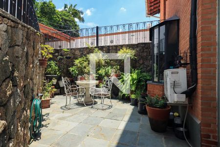 Casa à venda com 400m², 4 quartos e 4 vagas Casa à venda com 400m², 4 quartos e 4 vagasÁrea externa