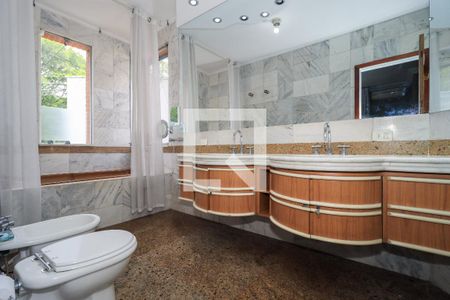 Casa à venda com 400m², 4 quartos e 4 vagas Casa à venda com 400m², 4 quartos e 4 vagasBanheiro da Suíte 1