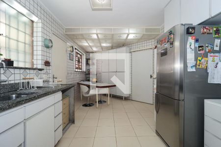 Casa à venda com 400m², 4 quartos e 4 vagas Casa à venda com 400m², 4 quartos e 4 vagasCozinha